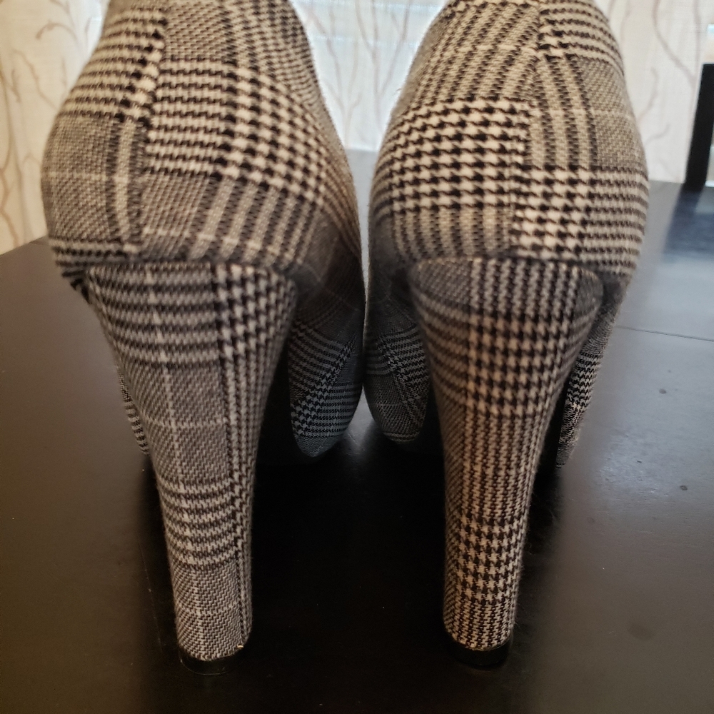 Torrid plaid pumps size 8 - Picture 4 of 5